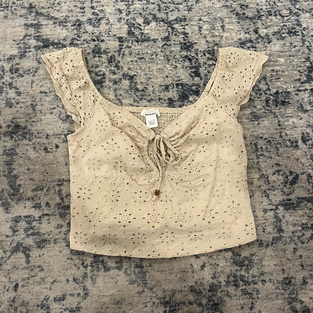 Ruffle Sleeve Tan Top with Embroidering